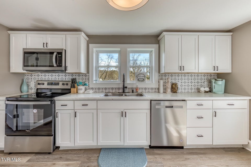 Photo #19: 176 Crescent Drive