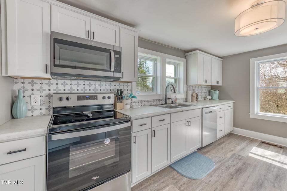 Photo #20: 176 Crescent Drive