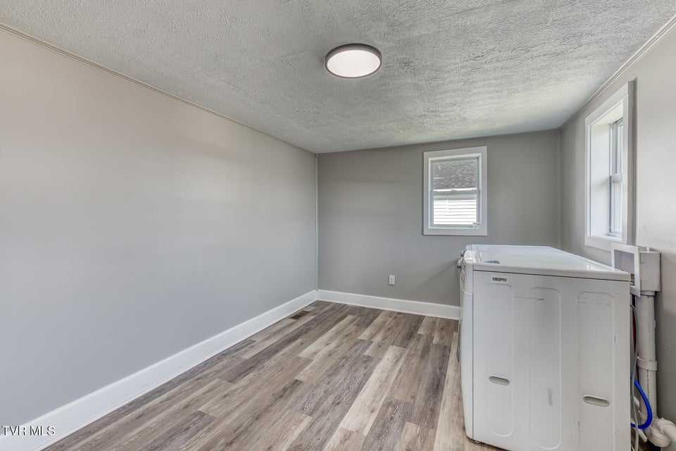 Photo #23: 176 Crescent Drive