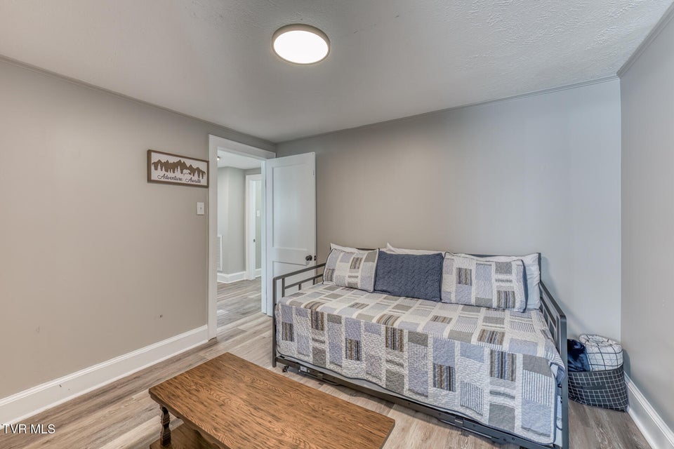 Photo #25: 176 Crescent Drive