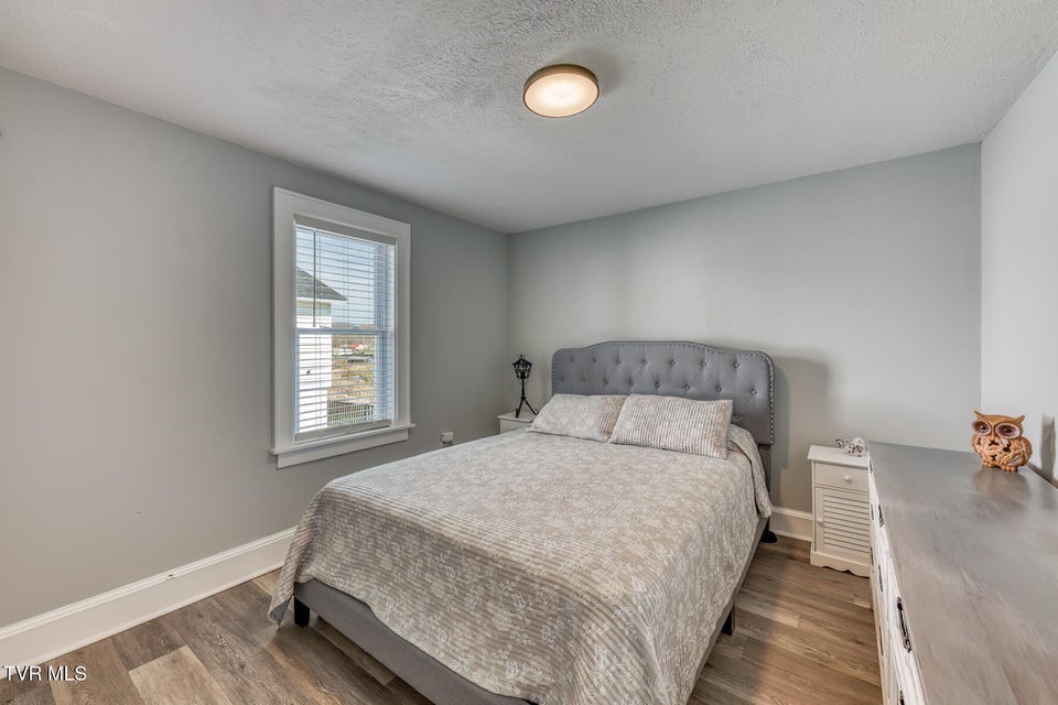 Photo #27: 176 Crescent Drive