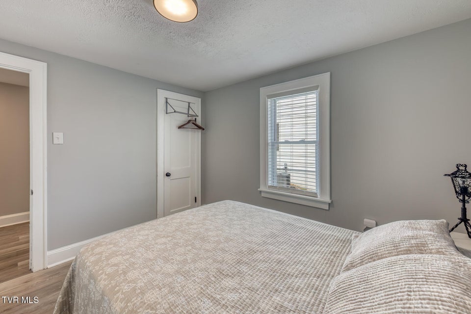 Photo #28: 176 Crescent Drive