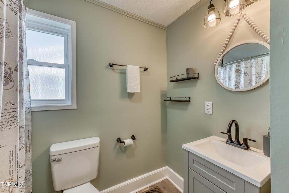 Photo #29: 176 Crescent Drive