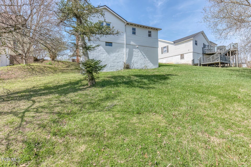 Photo #8: 176 Crescent Drive