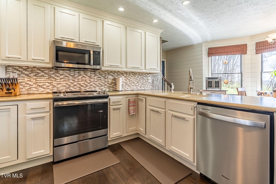 Photo #16: 20220 Colony Lane