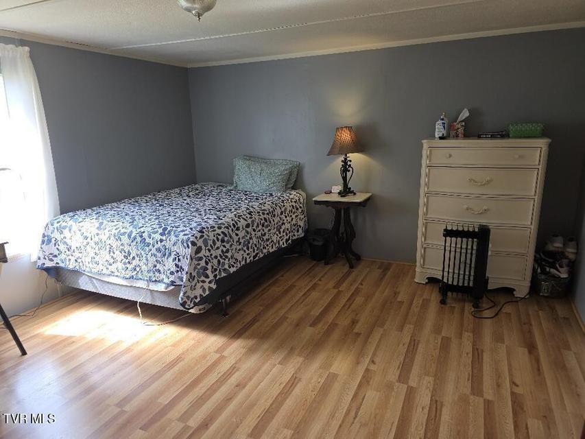 Photo #10: 549 Peoples Road