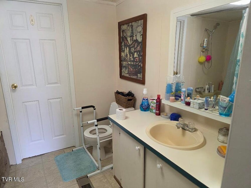 Photo #5: 549 Peoples Road