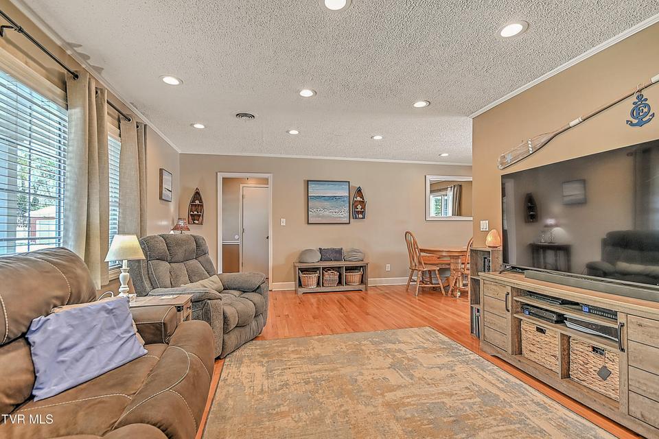 Photo #10: 406 Circle Heights Drive