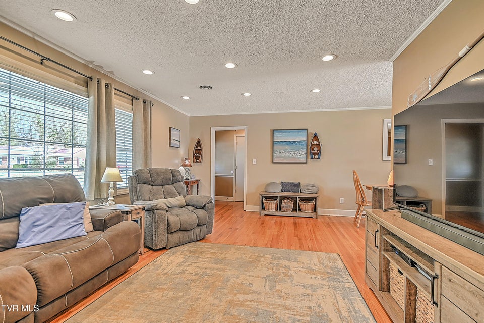 Photo #11: 406 Circle Heights Drive