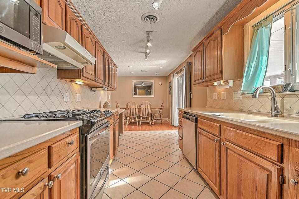 Photo #20: 406 Circle Heights Drive