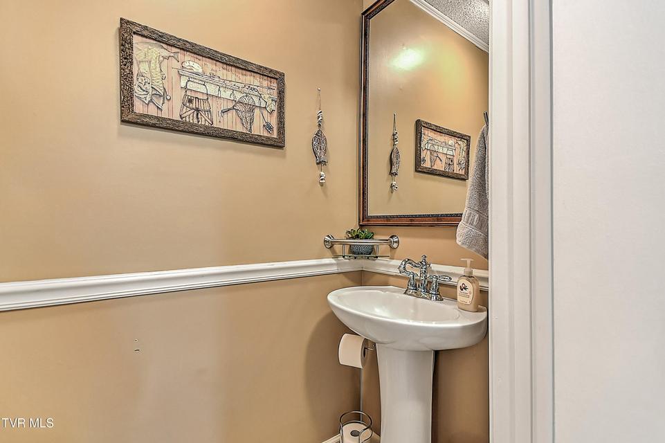 Photo #25: 406 Circle Heights Drive