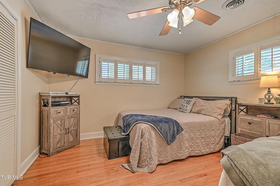 Photo #30: 406 Circle Heights Drive