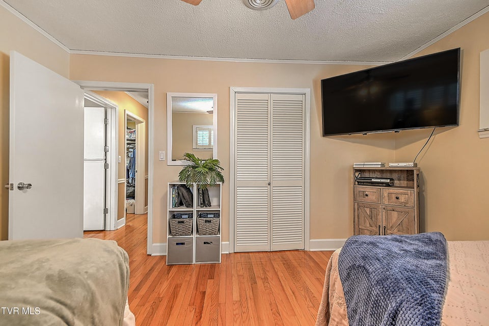 Photo #32: 406 Circle Heights Drive