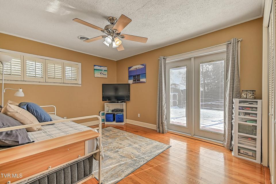 Photo #33: 406 Circle Heights Drive