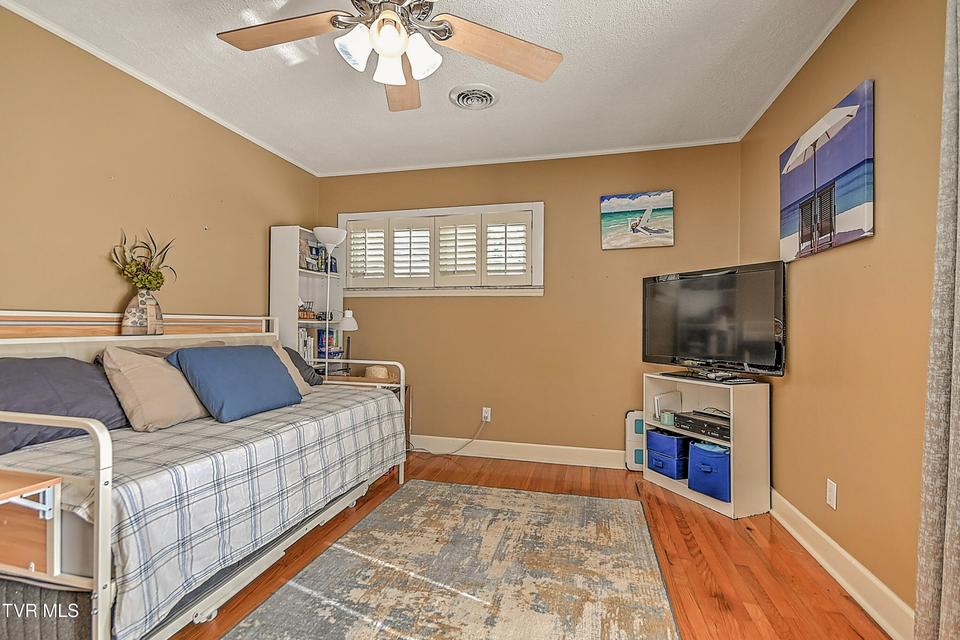 Photo #35: 406 Circle Heights Drive