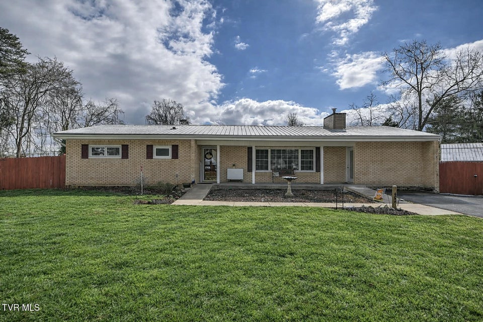 Photo #2: 406 Circle Heights Drive