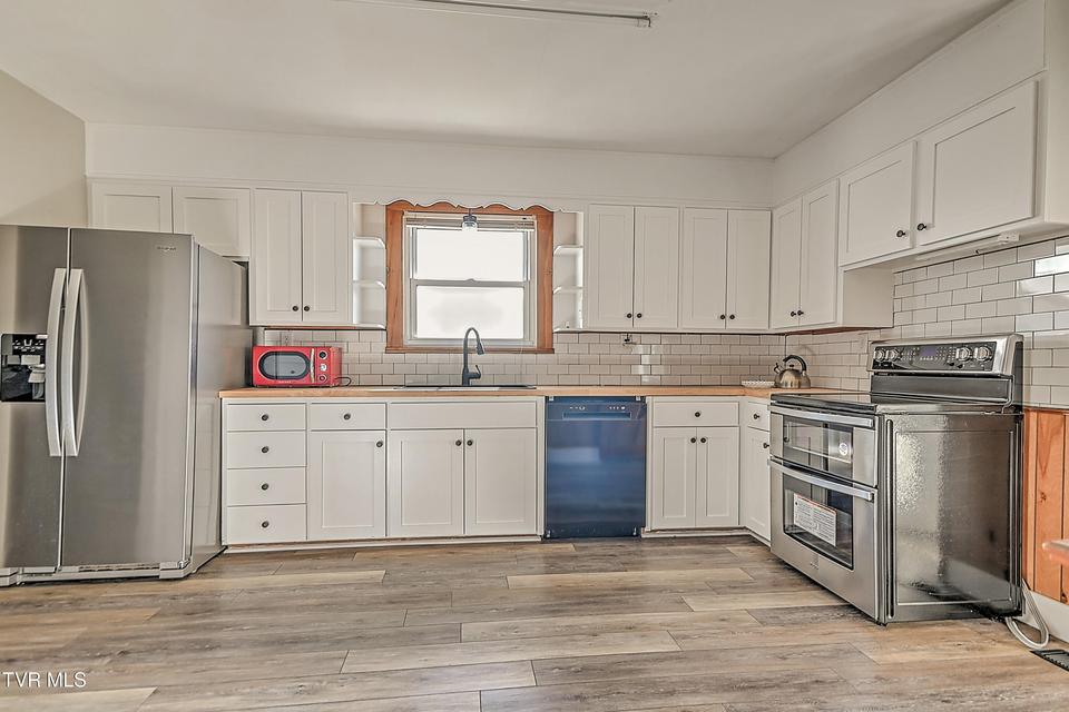 Photo #9: 4855 Bloomingdale Road