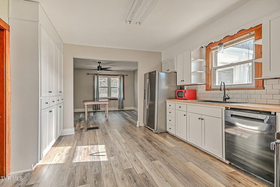 Photo #10: 4855 Bloomingdale Road