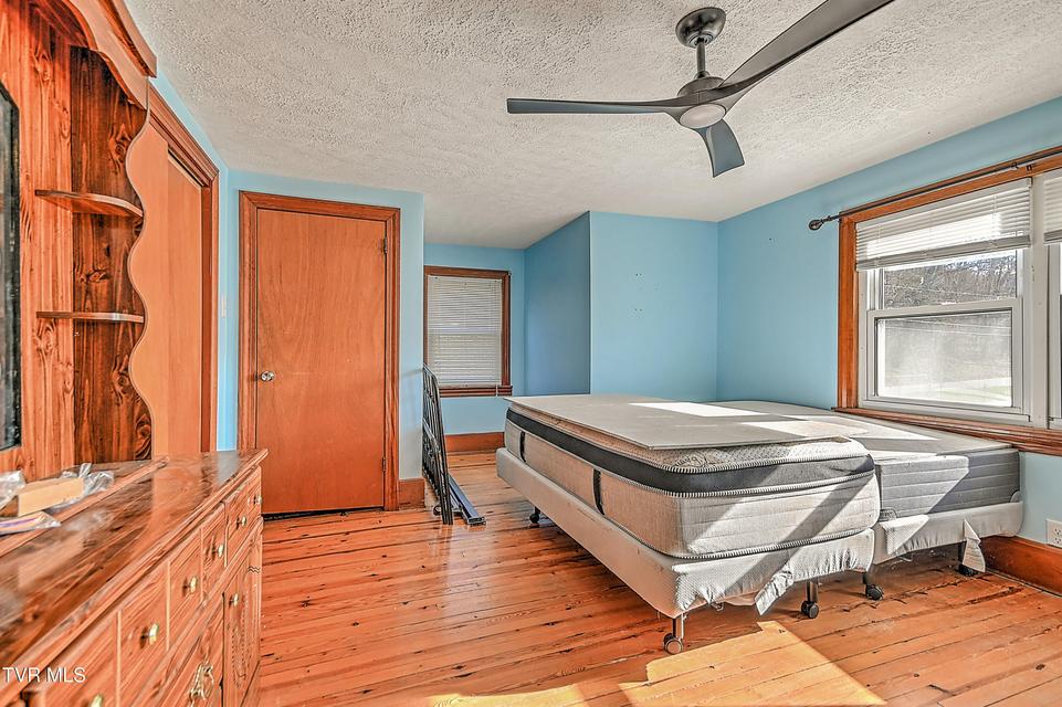 Photo #23: 4855 Bloomingdale Road