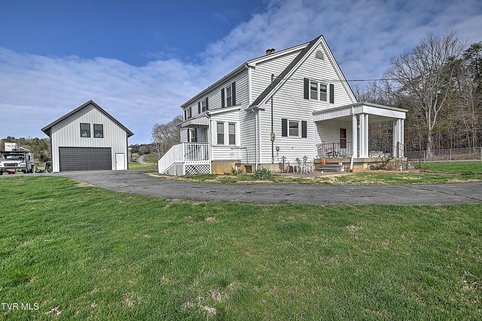 Photo #3: 4855 Bloomingdale Road