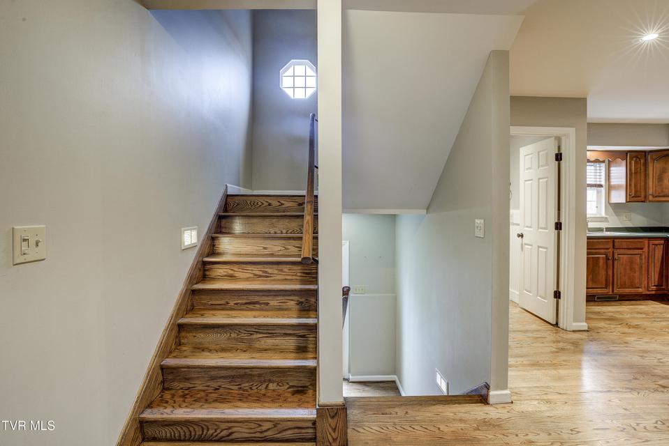 Photo #11: 204 Mountain View Road