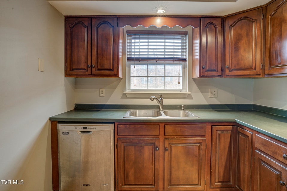 Photo #3: 204 Mountain View Road