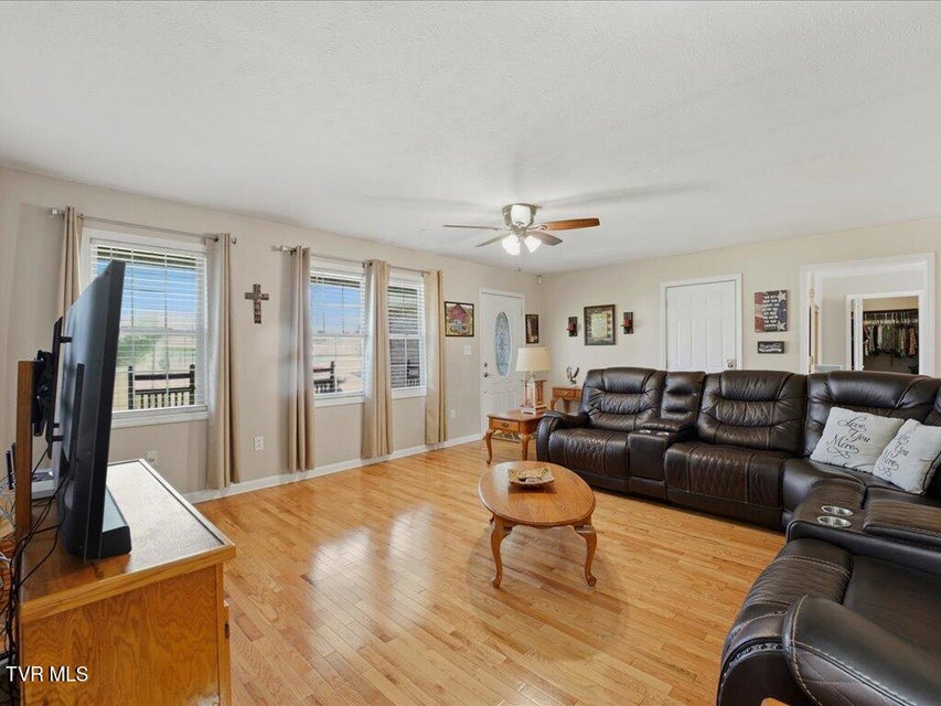 Photo #8: 197 Deer Ridge Drive