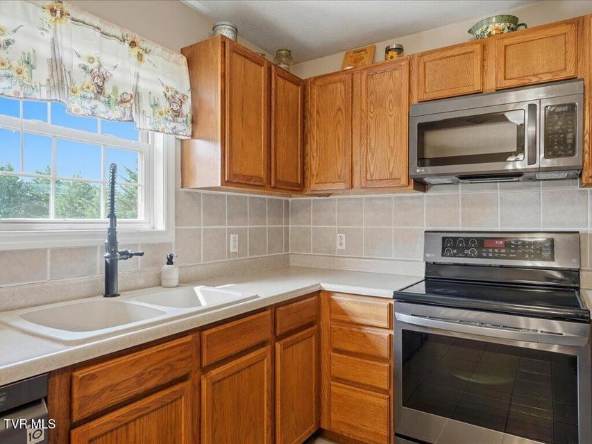 Photo #11: 197 Deer Ridge Drive