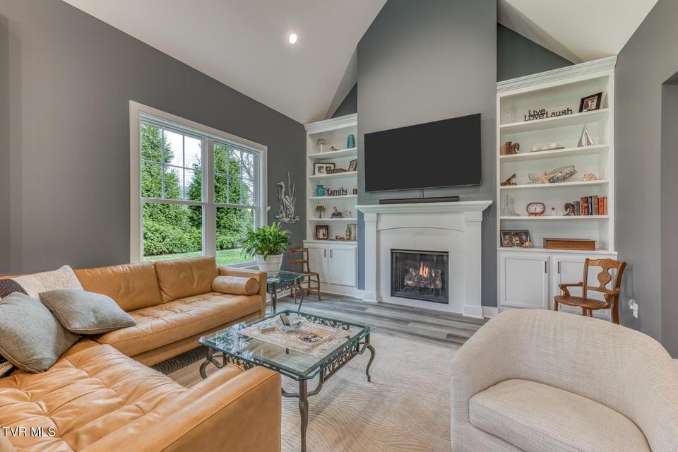 Photo #7: 100 Canterbury Place