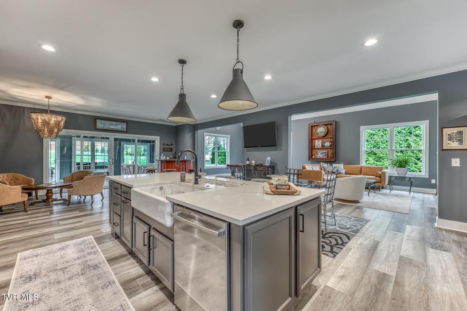 Photo #16: 100 Canterbury Place