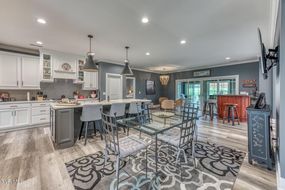 Photo #19: 100 Canterbury Place