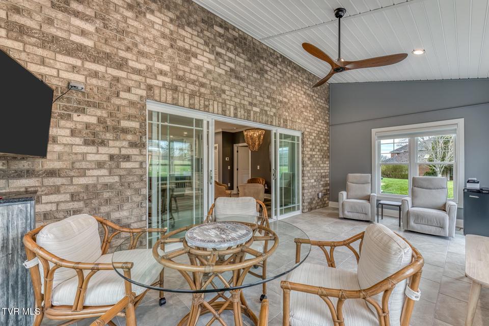 Photo #22: 100 Canterbury Place