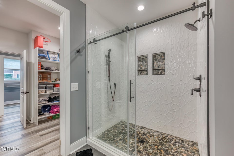 Photo #26: 100 Canterbury Place