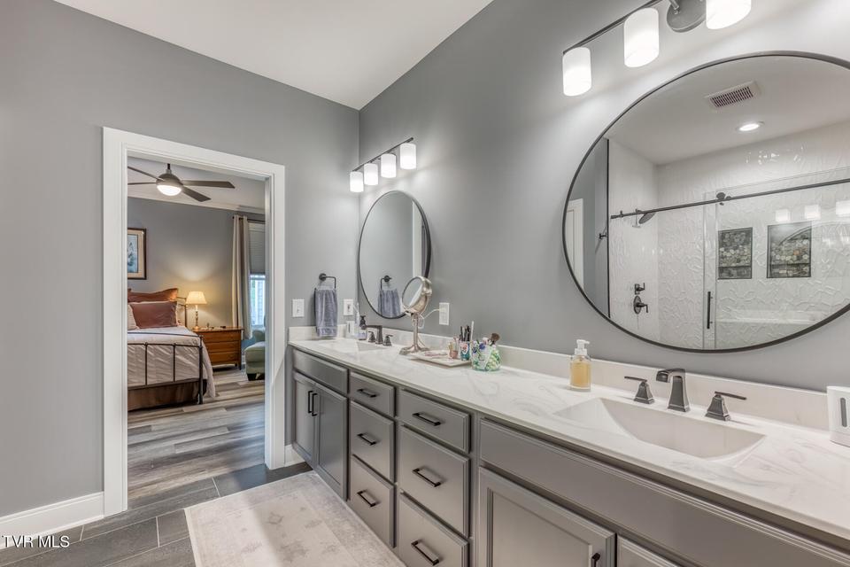 Photo #27: 100 Canterbury Place