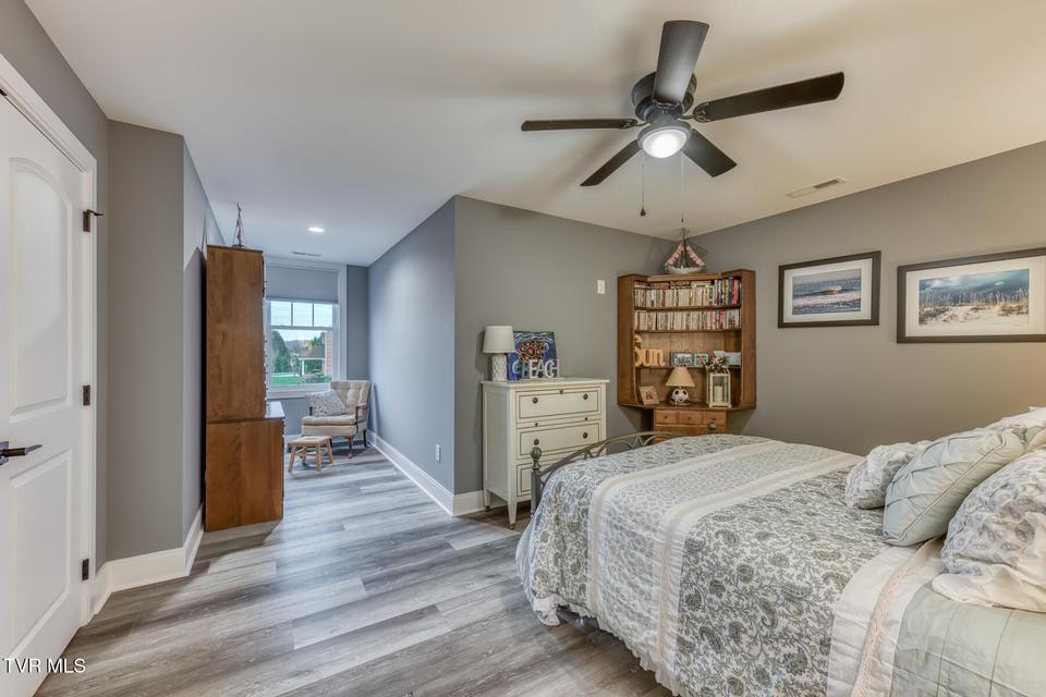 Photo #32: 100 Canterbury Place