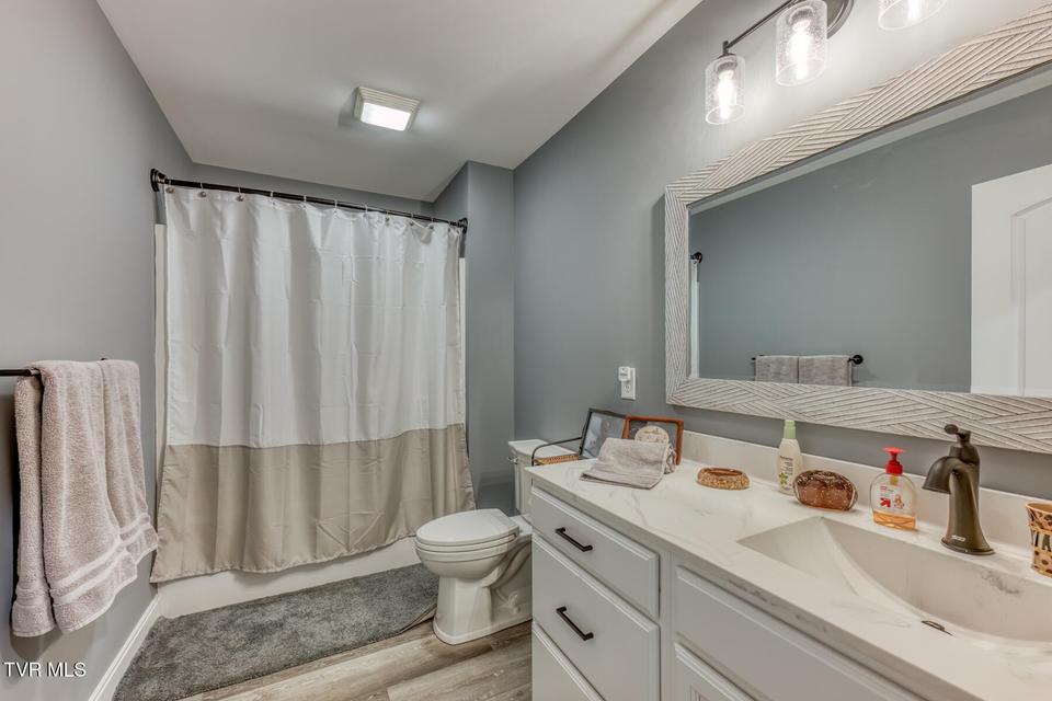 Photo #34: 100 Canterbury Place