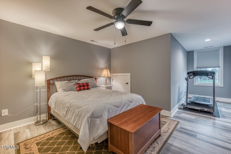 Photo #35: 100 Canterbury Place