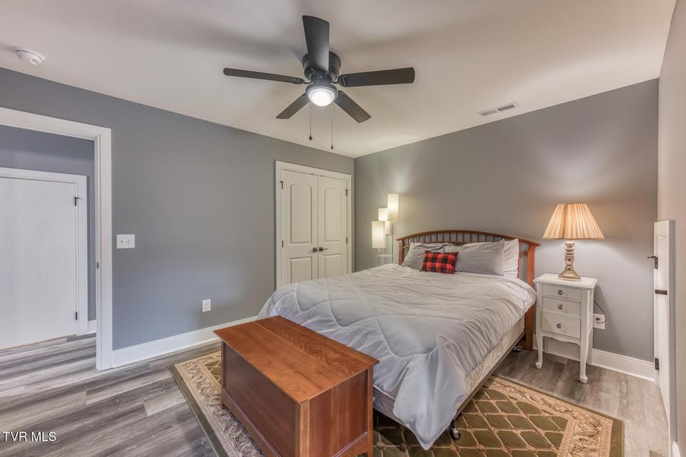 Photo #36: 100 Canterbury Place