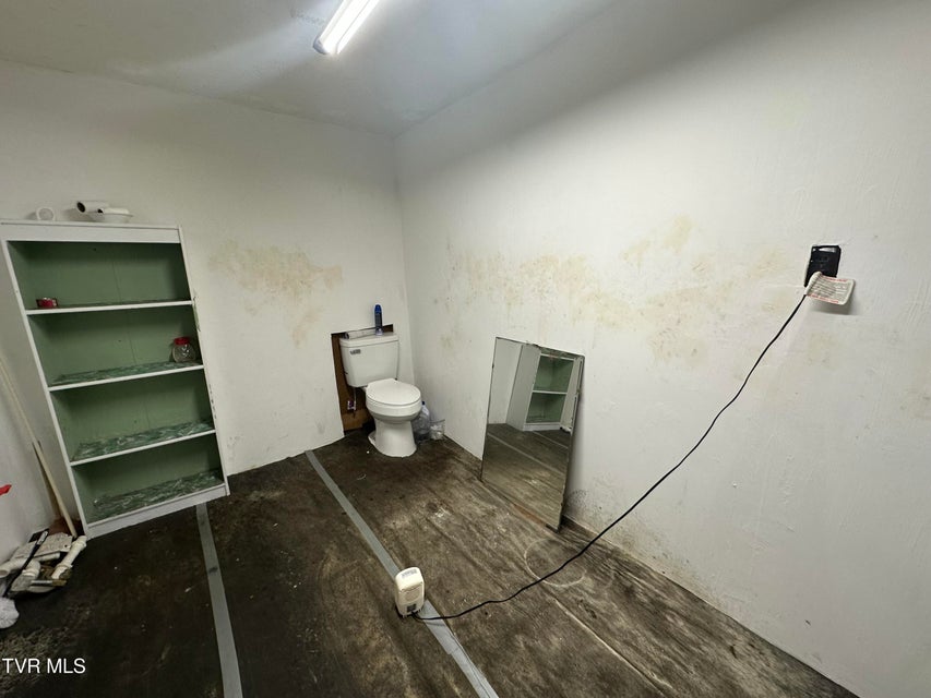 Photo #6: 818 Oakdale Street