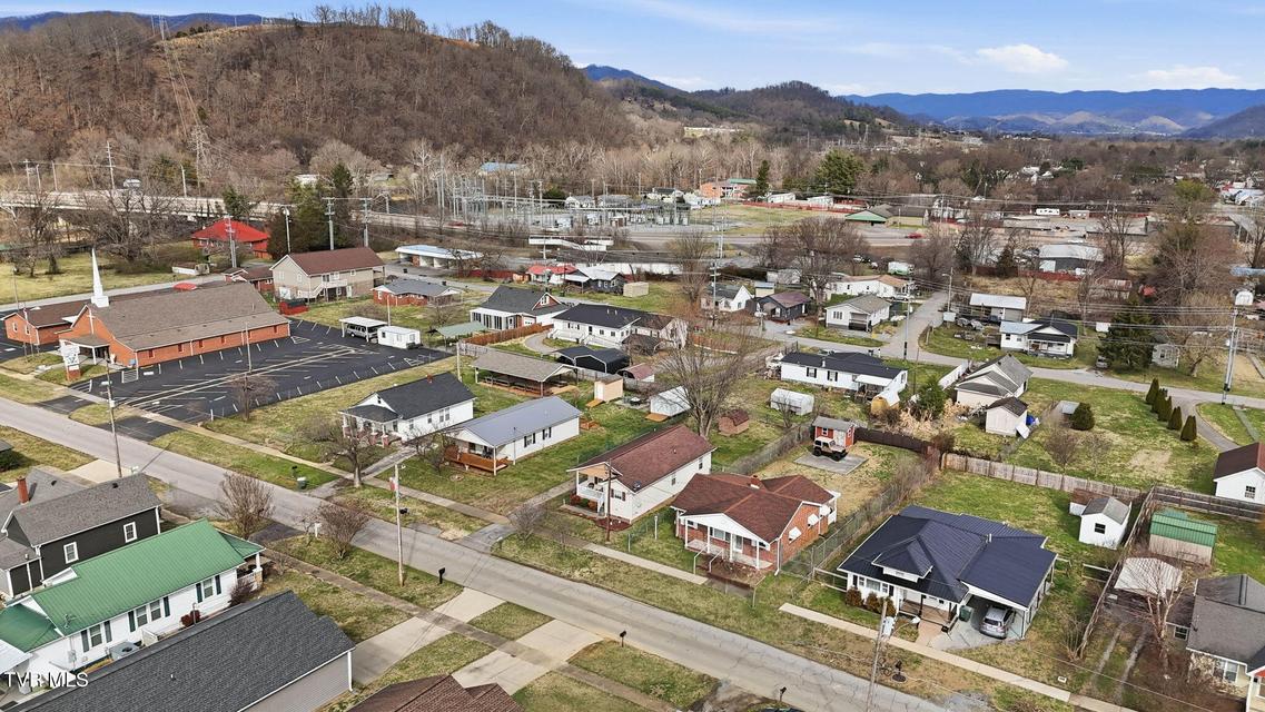 Photo #31: 814 Roan Street