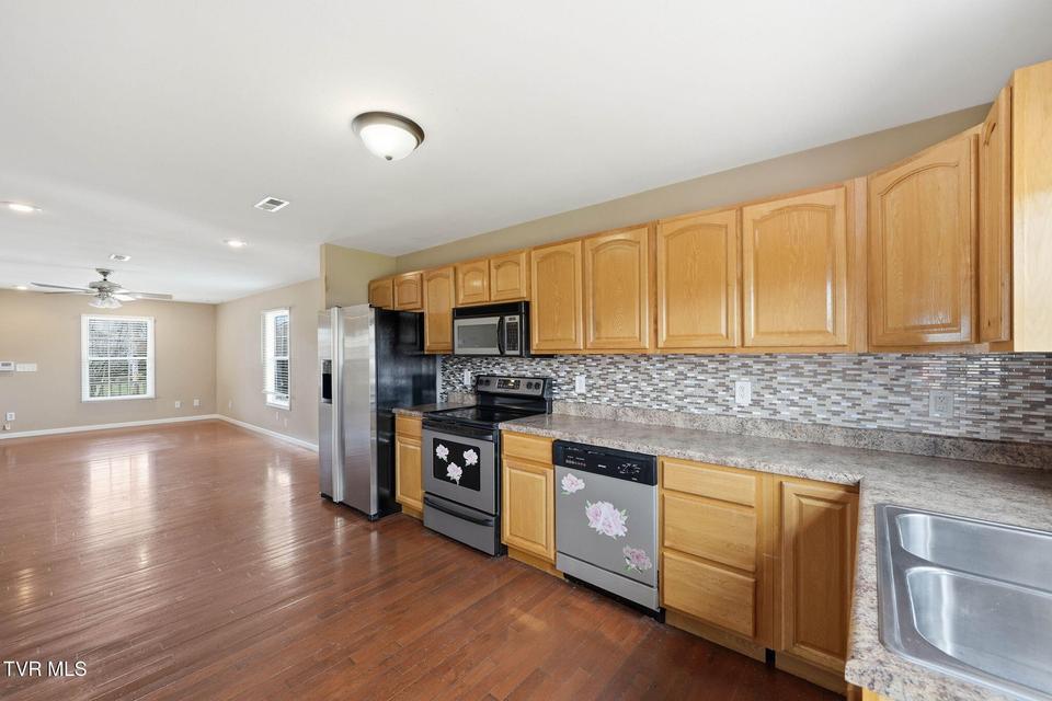 Photo #8: 814 Roan Street