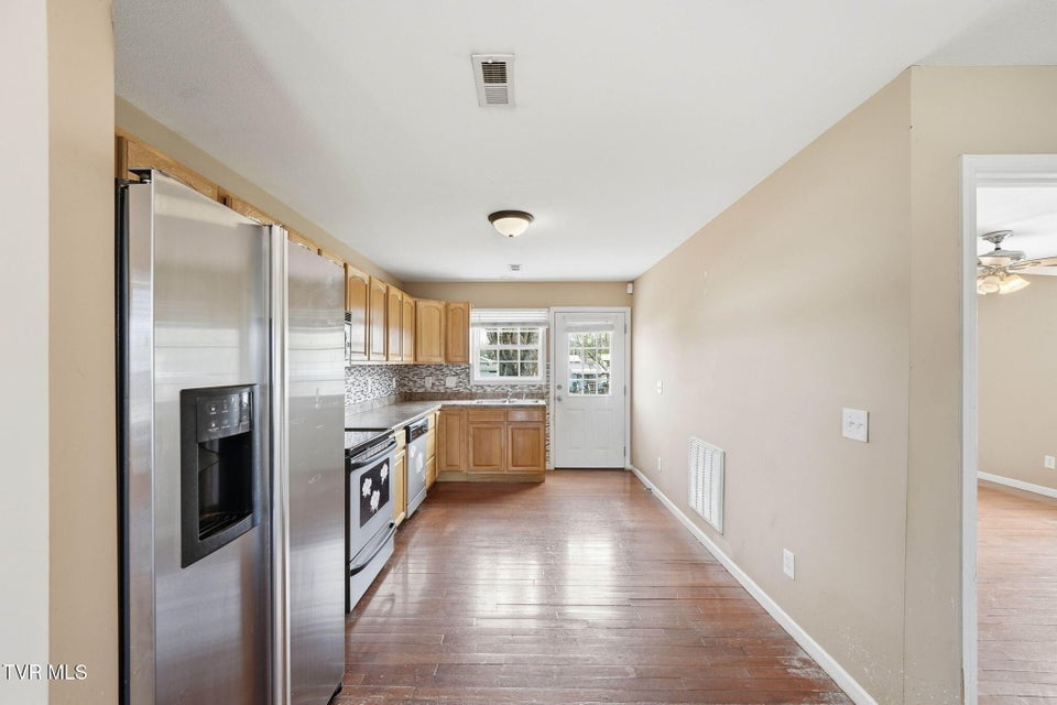 Photo #7: 814 Roan Street