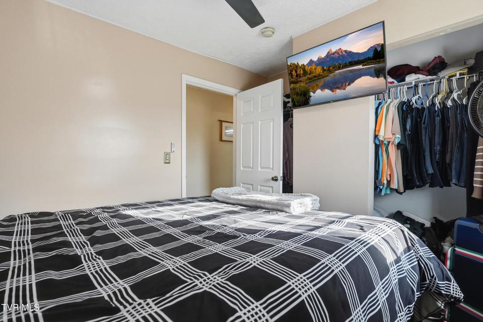 Photo #16: 817 Forest Street