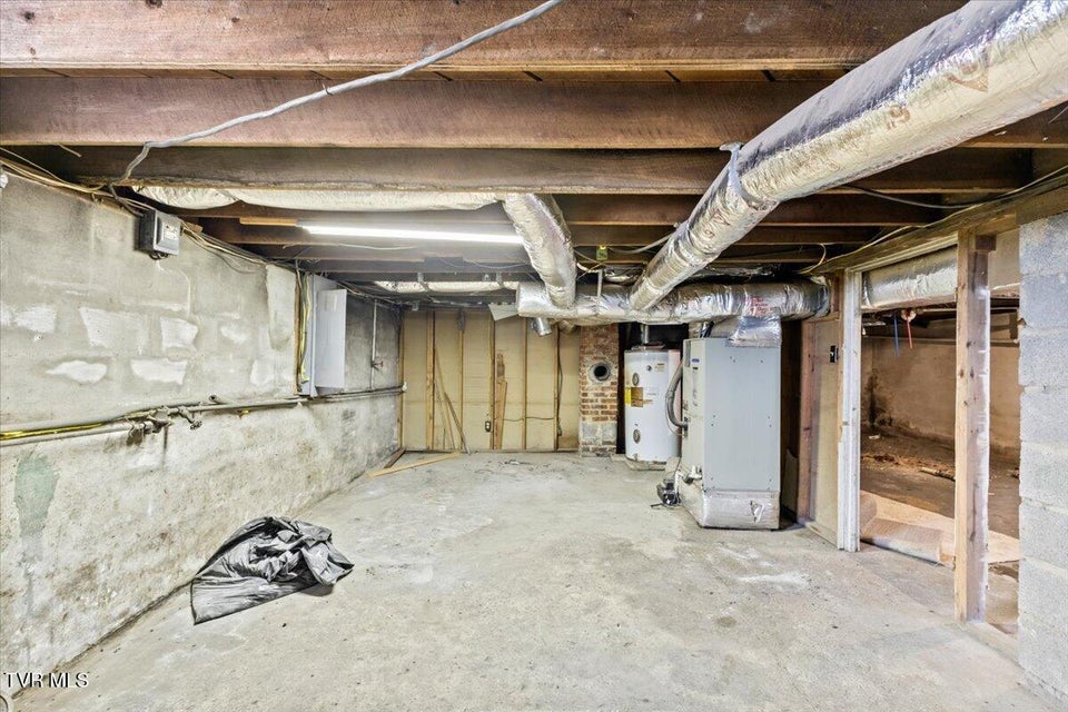 Photo #31: 592 Emmett Road