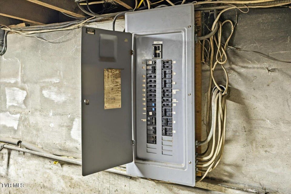 Photo #33: 592 Emmett Road