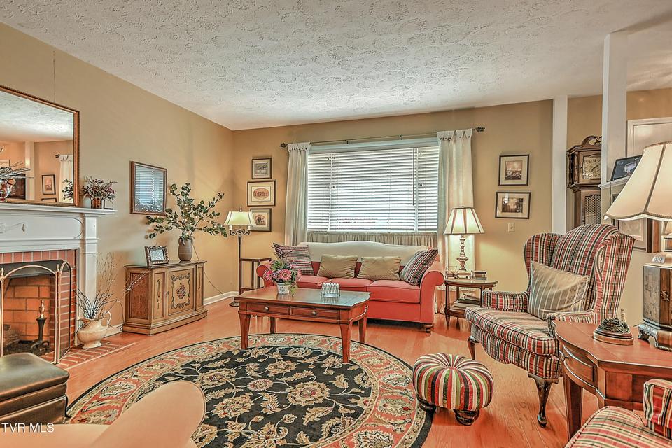 Photo #8: 207 Hermosa Drive