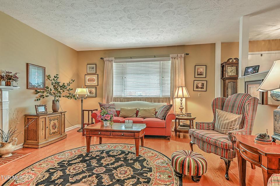 Photo #10: 207 Hermosa Drive