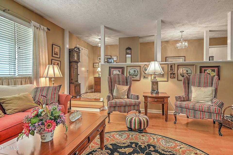 Photo #13: 207 Hermosa Drive