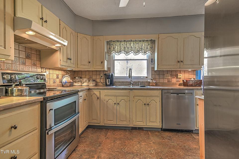 Photo #14: 207 Hermosa Drive