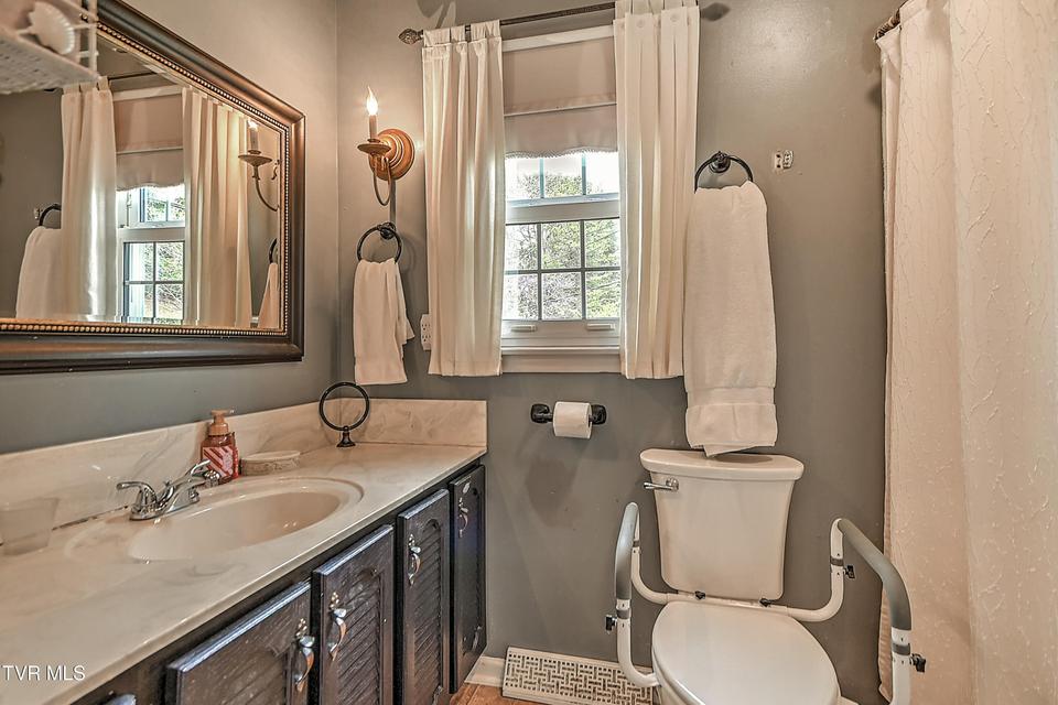 Photo #37: 207 Hermosa Drive